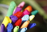 Fototapeta  - Kolorowe długopisy skuwki żywe kolory