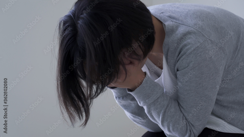 落ち込む女性 Wall Mural Wallpaper Murals Wallsheaven Polkadot