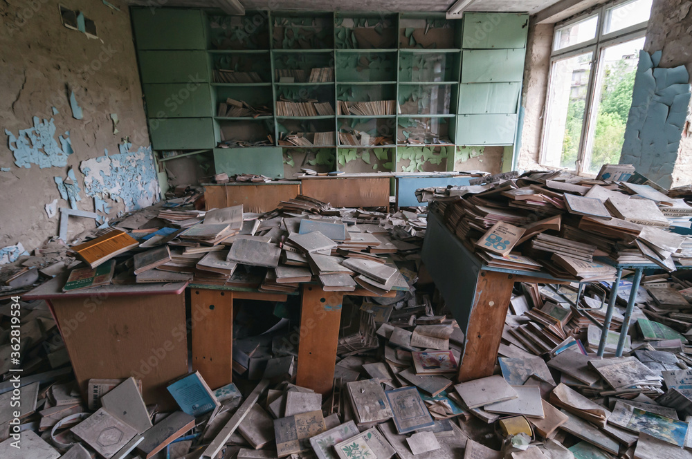 Foto de Stock School classroom in Prypiat, Chernobyl exclusion Zone ...
