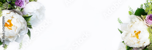 Fotomural Fresh bunch of white peonies and roses on light background