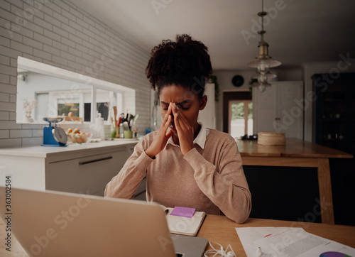 Fotografía Stressful african american businesswoman holding nose bridge, suffering from dry