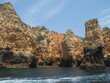 Der wohl schönste Teil des Felsalgarve liegt in der nähe von Lagos Portugal. Bei einer morgentlichen (dann sind die Lichtverhältnisse besonders gut) Bootsfahrt kann man Höhlen und Strände entdecken.