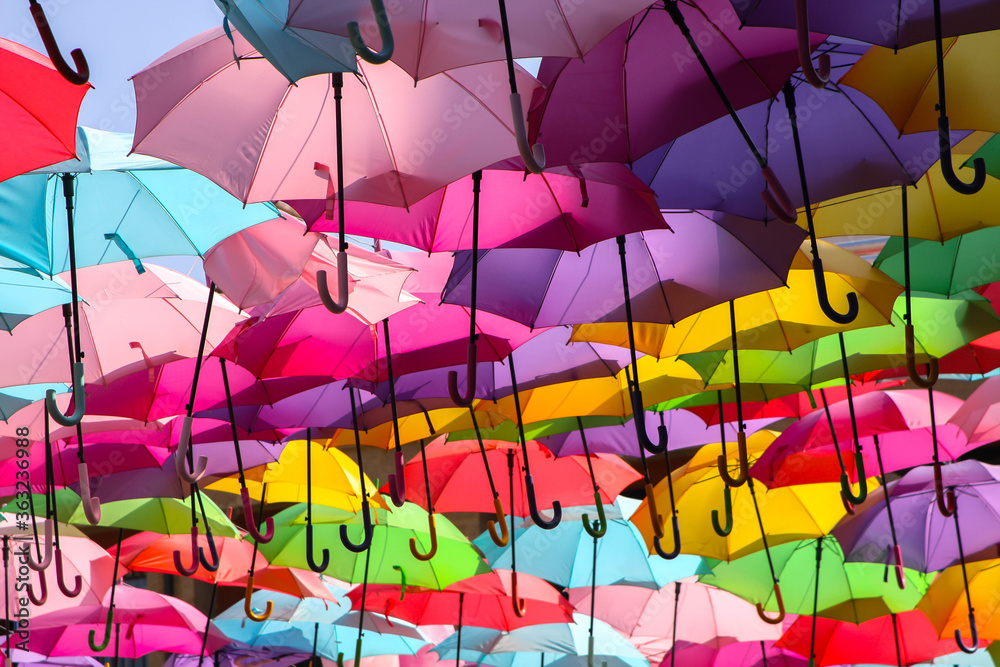 Francja , Prowansja , sierpień 2019 , parasolki w Aix en Provence - obrazy, fototapety, plakaty 