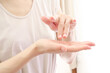 © webbiz - スキンケアイメージ、手元