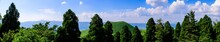 米塚火山風景　パノラマ写真
阿蘇山への道に米塚火山の名残
初夏・新緑の晴天の美しい風景
高さ80メートルの小さな山ですが、れっきとした火山です
頂上の窪みは噴火の名残です。
Yonezuka Volcano Landscape Panoramic Photo
The Remains Of Yonezuka Volcano On The Way To Mt. Aso