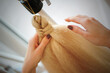 Nauka plecenia warkocza na sztucznych włosach