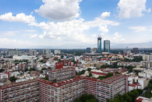 Vista Aérea Panorámica De La Ciudad De México, Desde La Colonia Del Valle Sobre Un Edificio Multifamiliar Y Con Vista Al Edificio En Construcción Más Alto De La Ciudad.