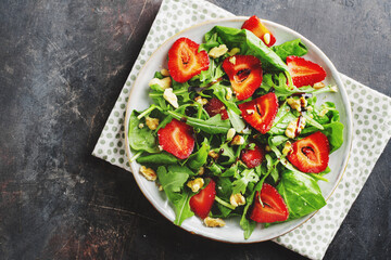 Wall Mural - Appetizing freshmade summer salad in bowl