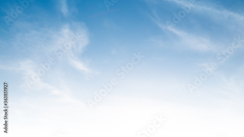 Fotografía Blue sky with cloud bright ,Eyes are comfortable to look, Vacationing in the summer at Phuket Thailand