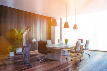 Canvas Print - Businessman in white and wooden meeting room