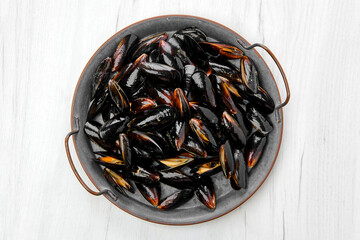 Wall Mural - Big plate with frozen cooked mussels