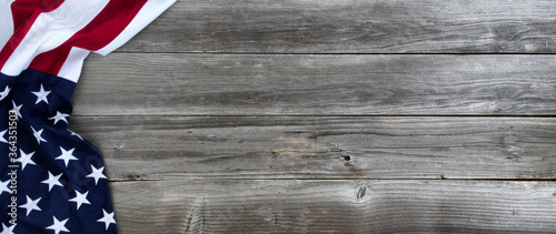 Fotomural Waving US flag on weathered wooden background
