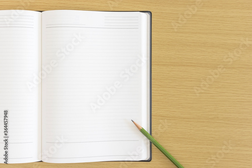 テーブルの上でページを開いたノートの背景素材 Foto De Stock Adobe Stock