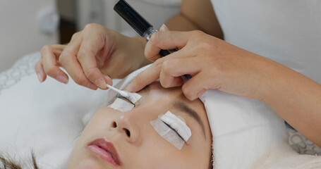 Wall Mural - Woman perm her eyelash at beauty salon