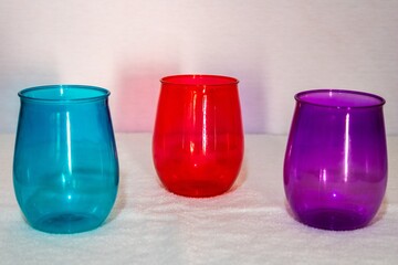 Canvas Print - Closeup shot of colorful vases on the table