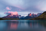 Fototapeta Londyn - Sunrise over Cuernos del Paine and Lago Pehoe, Torres del Paine National Park, Chilean Patagonia, Chile