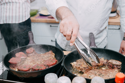 Fotografía Cooking steaks in a frying pan