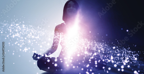 マインドフルネス 精神統一 瞑想をする女性 Buy This Stock Photo And Explore Similar Images At Adobe Stock Adobe Stock