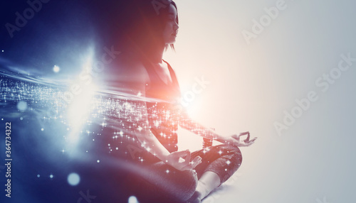 マインドフルネス 精神統一 瞑想をする女性 Buy This Stock Photo And Explore Similar Images At Adobe Stock Adobe Stock