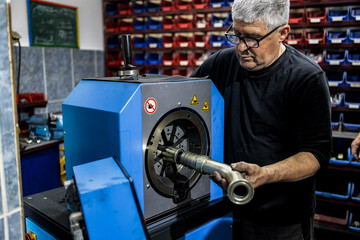 Production of high pressure hoses in a small private workshop