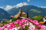 Fototapeta Góry - Schenna, ,Scena, Pfarrkirche, Südtirol Italien, Texelgruppe, Blumen