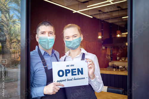 Fotografía Reopening of a small business activity after the covid-19 lockdown quarantine