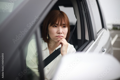 助手席で不機嫌そうな女性 Stock Photo Adobe Stock