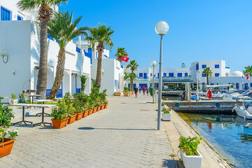 Canvas Print - The promenade along marina, Monastir, Tunisia