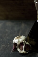 Canvas Print - Vertical closeup shot of a garlic on a wooden surface