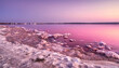 © Helena GARCIA - Hermoso y tranquilo paisaje de atardecer en el lago de sal rosa de las salinas de Torrevieja en Alicante,España,perteneciente al parque natural de la Mata
