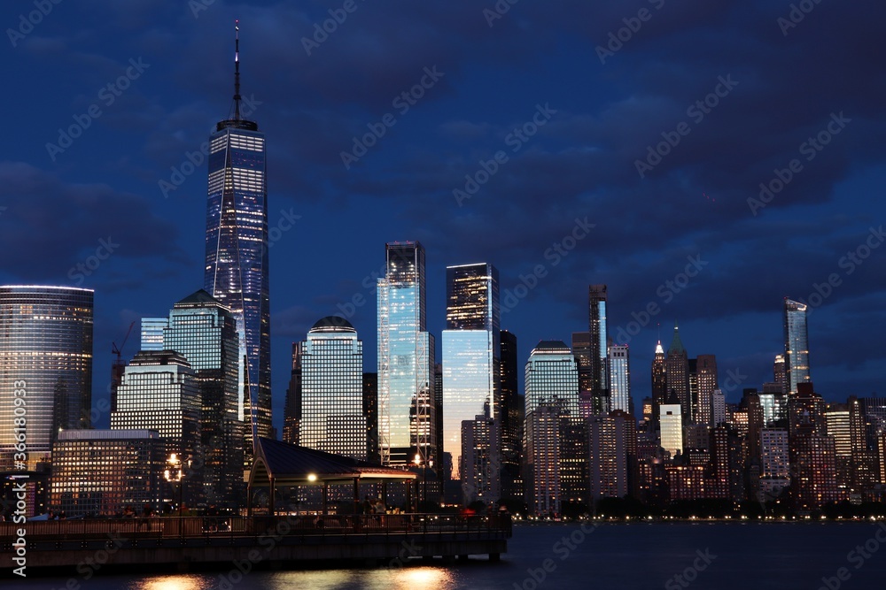 new york city skyline at night - obrazy, fototapety, plakaty 