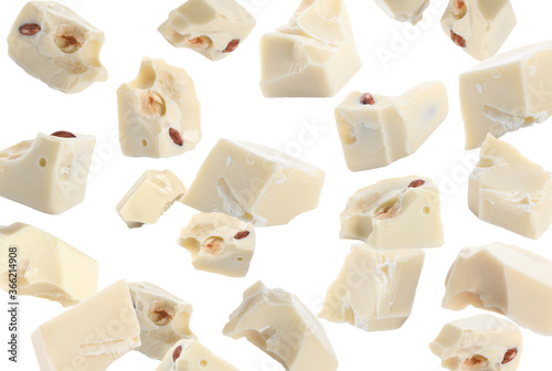 Fotomural Delicious chocolate chunks falling on white background