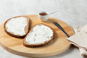 cottage cheese and bread