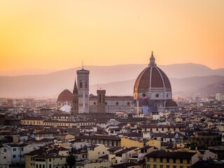 Sticker - Aerial shot of the Cathedral of Santa Maria del Fiore and the buildings in Florence during sunset