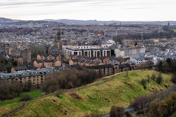 Canvas Print - Ediburg city in Scotland, UK seen from Salisbury Crags in Holyrood Park