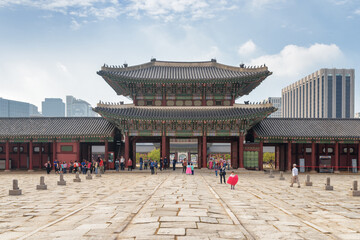 Wall Mural - Amazing view of Heungnyemun Gate of Gyeongbokgung Palace, Seoul