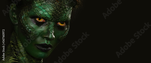 Cuadros en Lienzo Body art Wildlife concept, beauty make up snake concept