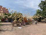 Fototapeta Miasto - Chars de célébration fleuri à Vientiane, Laos	