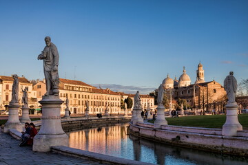 Sticker - padua, italien - prato della valle in padua mit basilika der hl. Justina im hintergrund