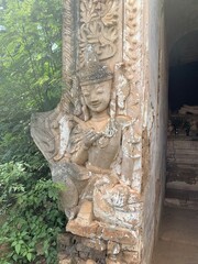 Poster - Sculpture du temple Shwe In Dein au lac Inle, Myanmar	