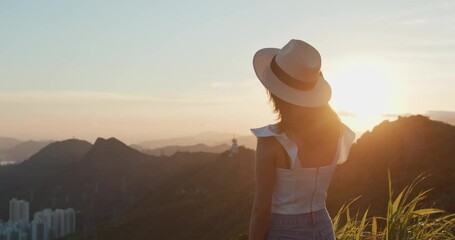 Poster - Woman enjoy the sunset view on mountain