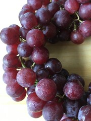 bunch of grapes red grapes on a wooden table