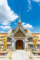 Wall Mural - picture of The Temple of the Emerald Buddha and the grand palace in the sunnyday with blue sky in Bangkok, Thailand