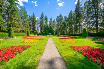 Wall Mural - The colorful Renaissance European style formal Duncan Garden and fountain in Manito Park, Spokane, Washington, USA