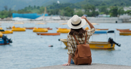 Canvas Print - Woman looks at the sea