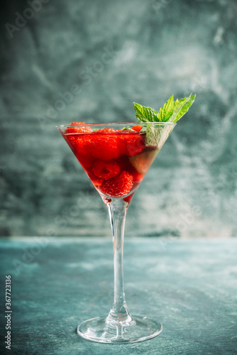 Cuadros en Lienzo Raspberry martini cocktail