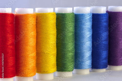 Fotografía Rainbow colour sewing threads