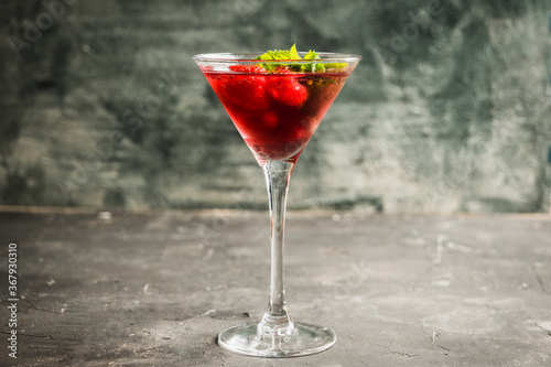 Fotografía Raspberry martini cocktail