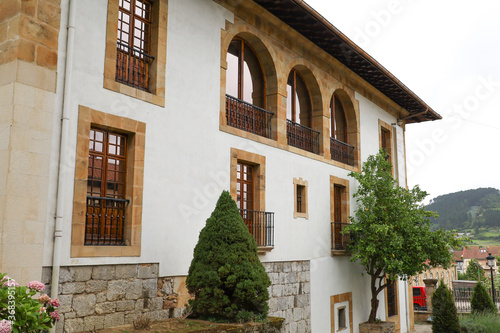 Cuadros en Lienzo Old town of Guernica in the Basque Country, Spain
