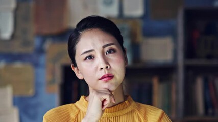 Aufkleber - 暗い部屋で悩む女性